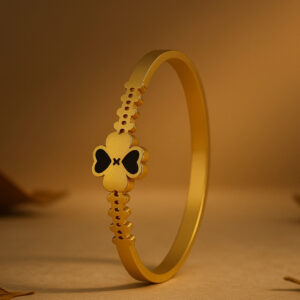 Black Clover Heart Bracelet